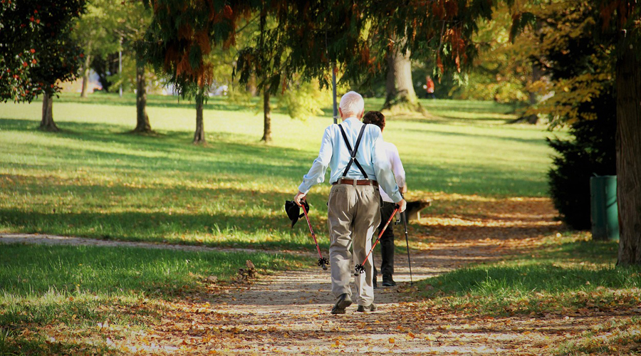 Consejos de seguridad para Personas Mayores que hacen ejercicio al aire libre